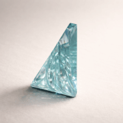 Acquamarina naturale il cui colore esprime il linguaggio della scelta oltre l’estetica