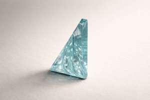 Acquamarina naturale il cui colore esprime il linguaggio della scelta oltre l’estetica